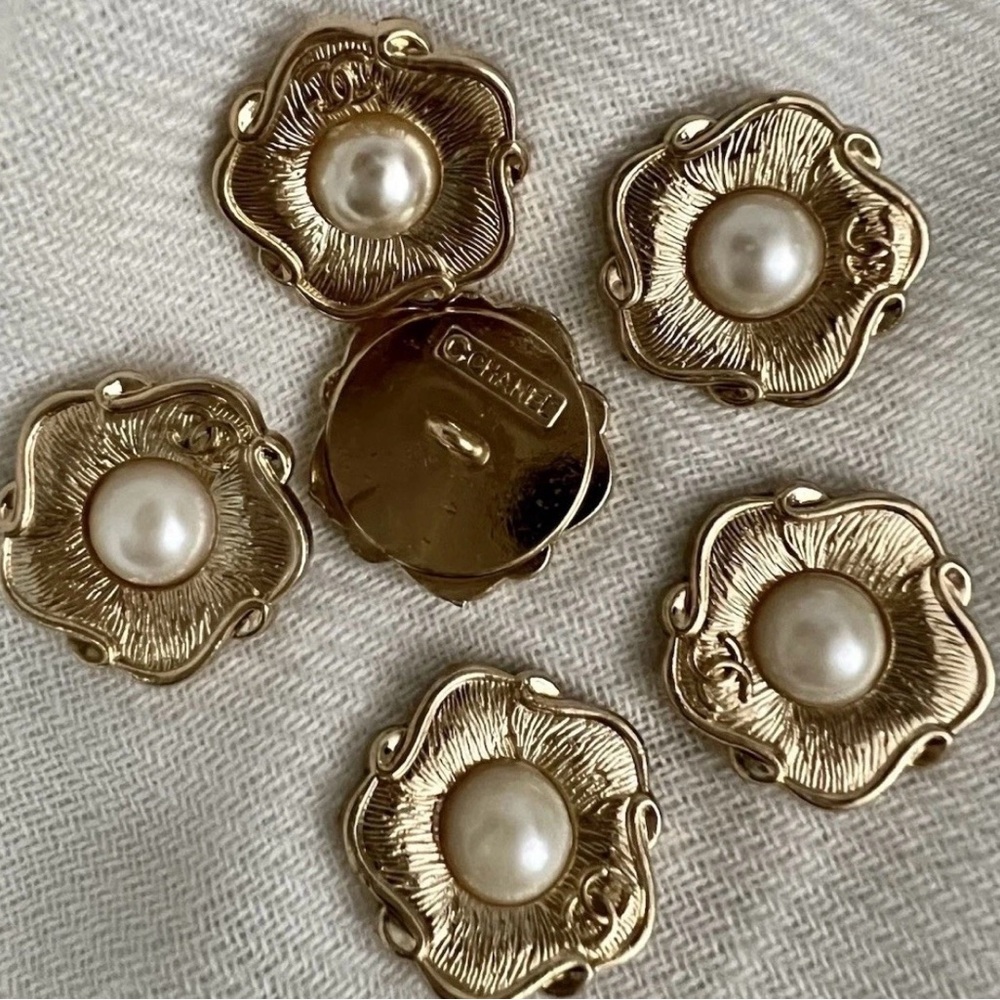 CC Chanel Style(Set Of 6) 20mm🍾gold/FauxPearl/Stamped /beautiful Buttons